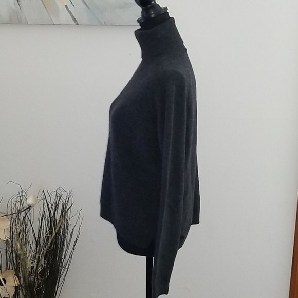 Theory Cashmere Turtleneck Sweater - Picture 4 of 7